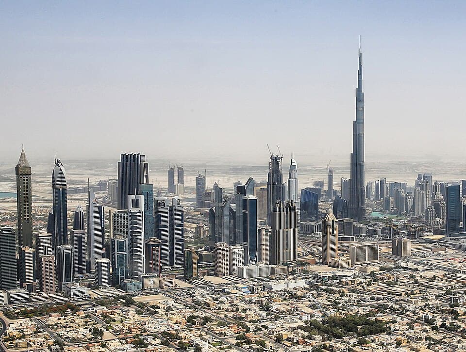 Skyline of Downtown Dubai with Burj Khalifa from a Helicopter (crop of skyline 2015.jpg)