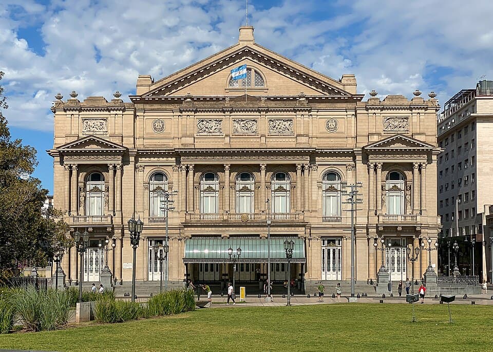 Main facade of Teatro Colón
